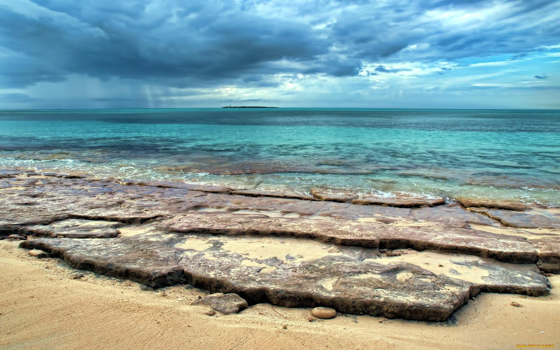Море песок камни